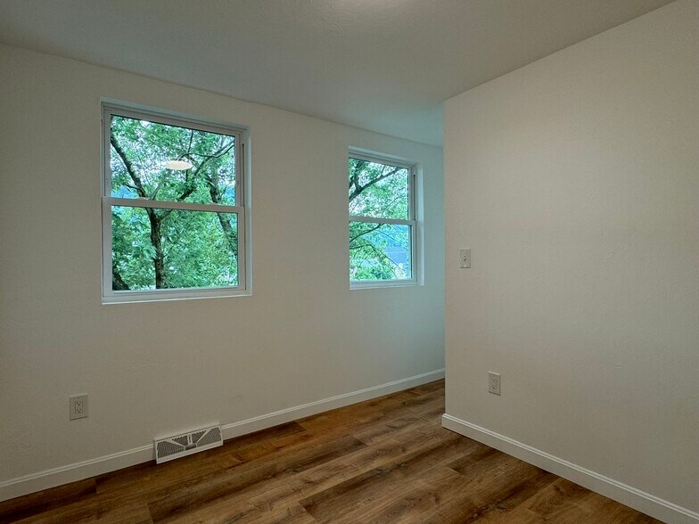 Building Photo - 225 Evergreen Ave