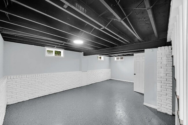 Building Photo - 627 W 43rd Pl