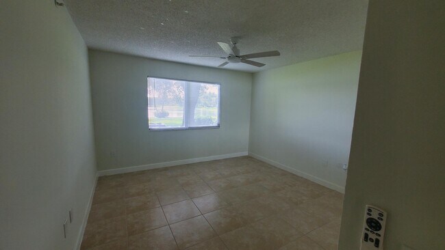 Building Photo - 5011 Wiles Rd