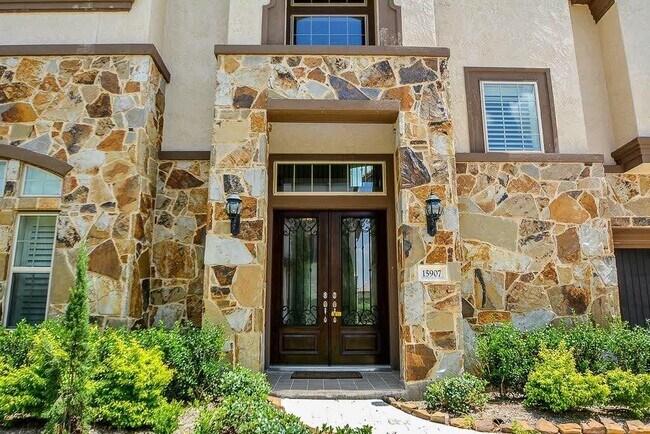 Building Photo - 15907 Court St