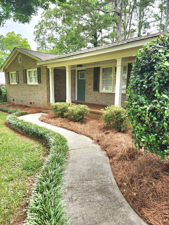 Building Photo - 1482 Wesley Dr