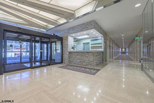 Building Photo - 100 S Berkley Square