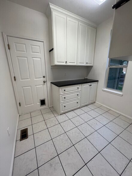 Building Photo - 5747 W 81st Pl