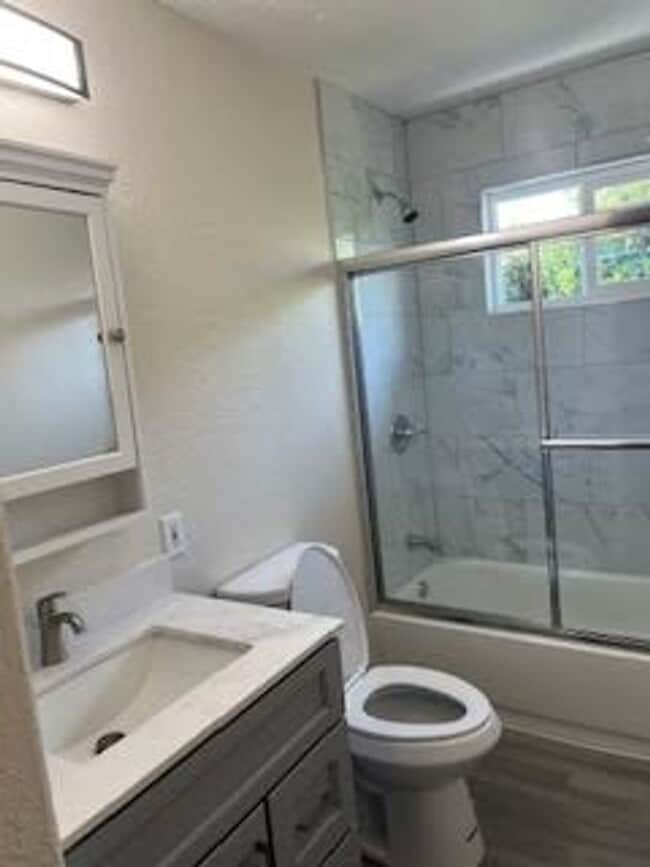 Building Photo - Excellent 3 bed 2 Bath Home