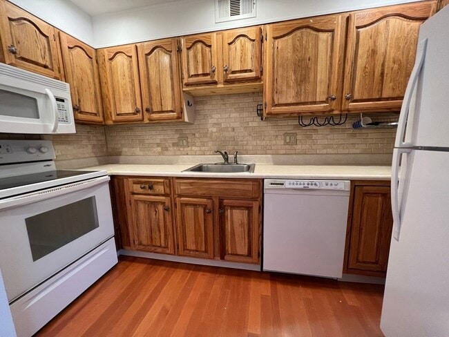 Building Photo - 162 Quincy Shore Dr