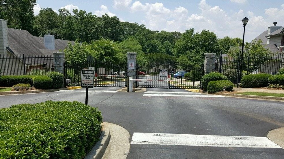 Main entrance 2 - 1465 Gates Cir SE