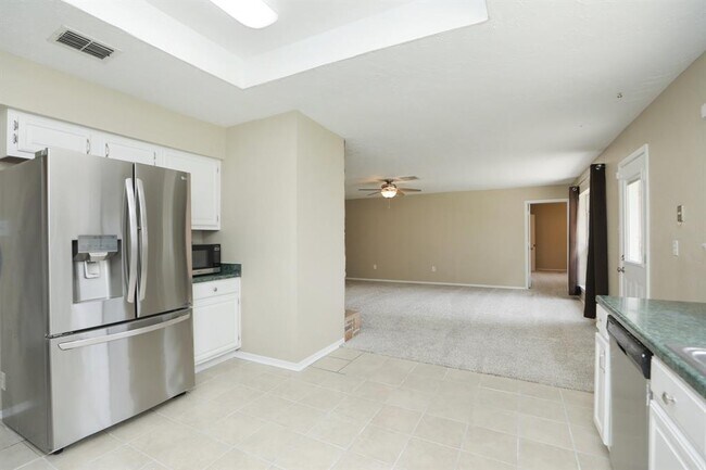 Building Photo - 15822 Whipple Tree Dr