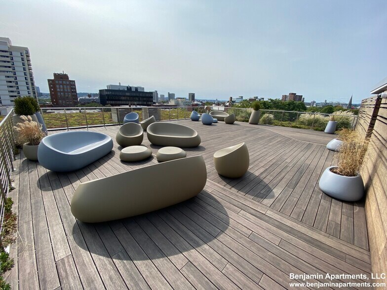 Building Photo - 334 Harvard St