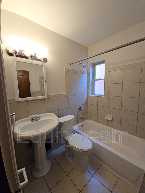 Building Photo - 4379 Ridgeview Ave