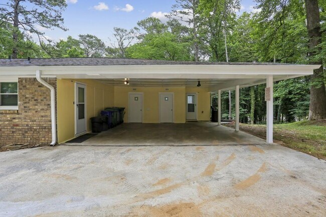 Building Photo - 2891 White Oak Dr