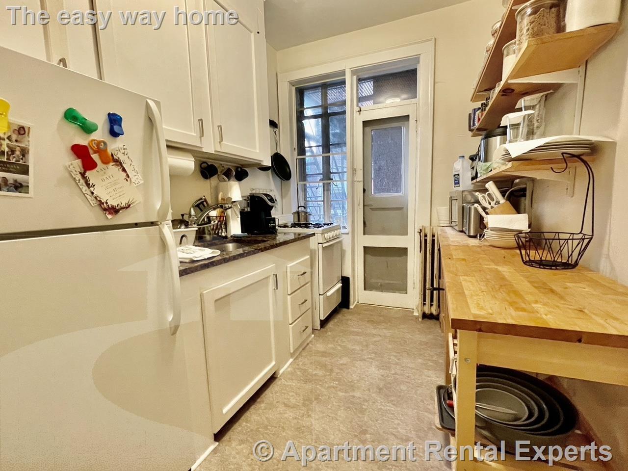 Building Photo - 73 Martin St