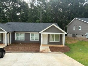Building Photo - 517 S Forest Ave