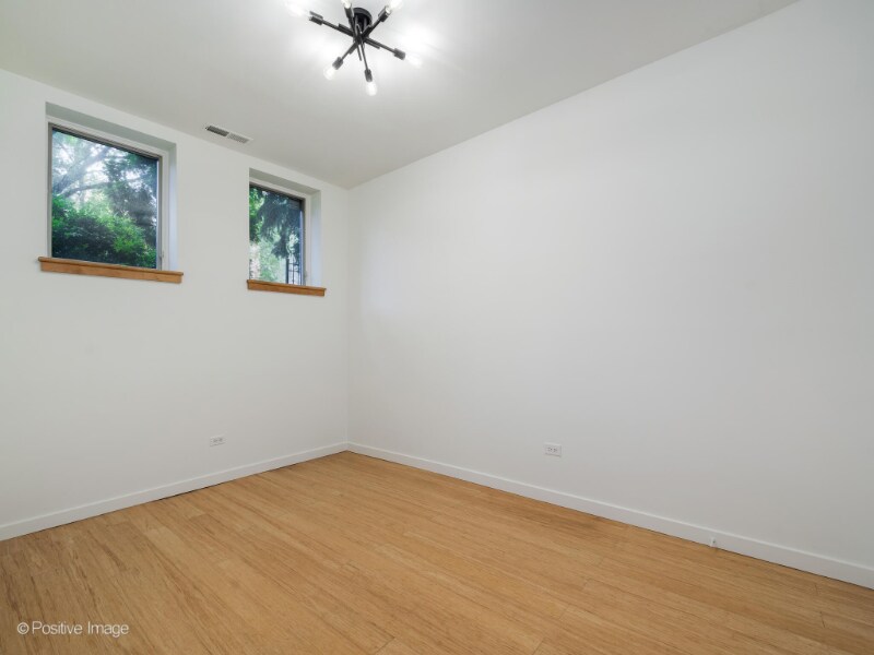 Building Photo - 842 N Wolcott Ave
