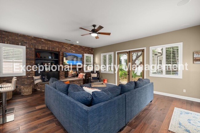 Building Photo - Amazing Executive Estate!