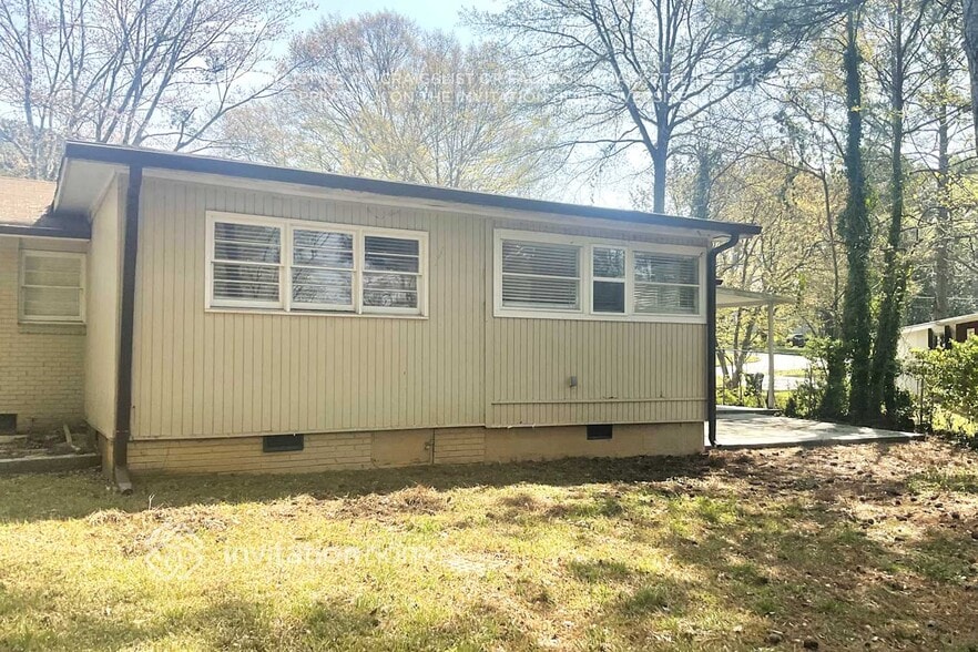 Building Photo - 2407 Cresta Dr