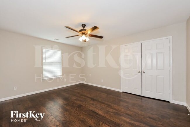 Building Photo - 10700 Lipan Trail