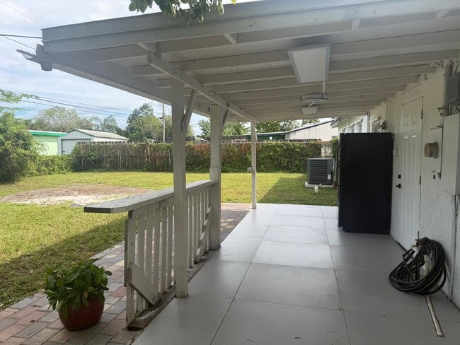 Building Photo - 4511 SW 23rd St