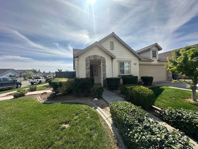 Building Photo - 2462 Gallery Dr