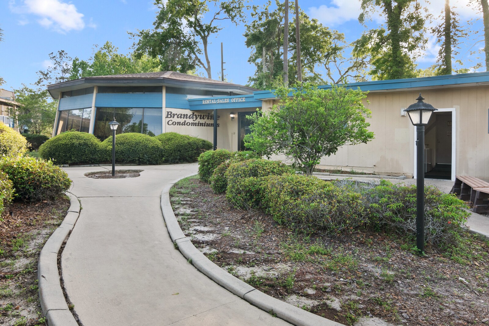 Building Photo - 2811 SW Archer Rd