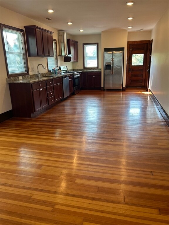 Primary Photo - 74 Fiske St
