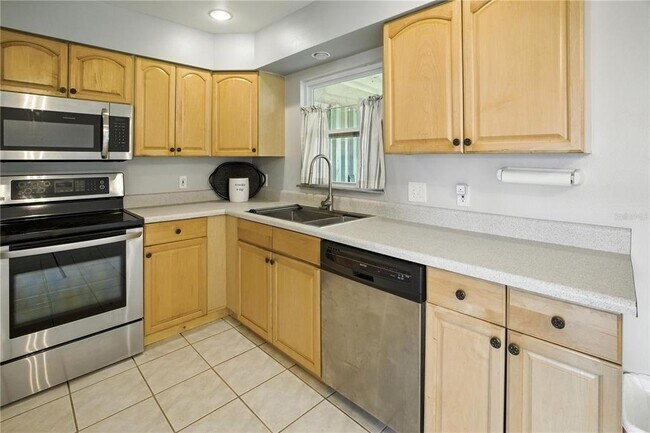 Building Photo - 18305 Driggers Ave