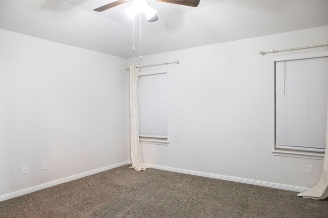 Building Photo - 3/2 Gorgeous Brick Home