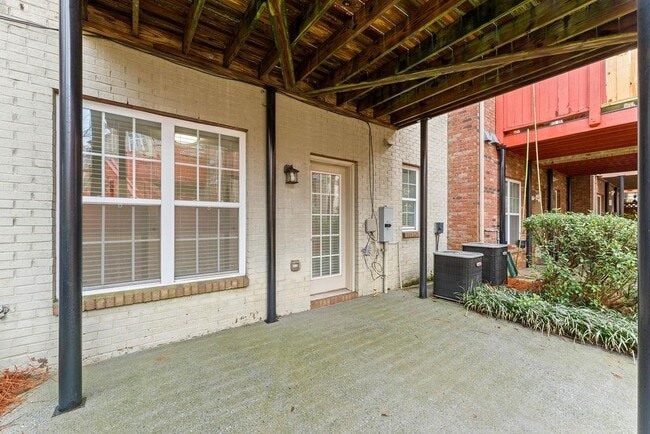 Building Photo - 2876 Overlook Way NE