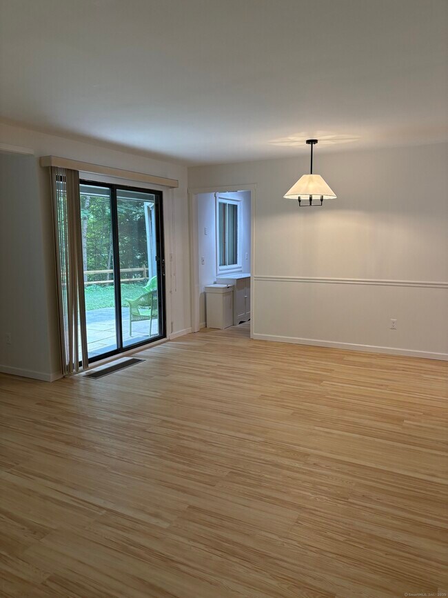 Building Photo - 457 Heritage Vlg