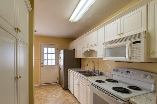 Building Photo - 113 Ginkgo Ln