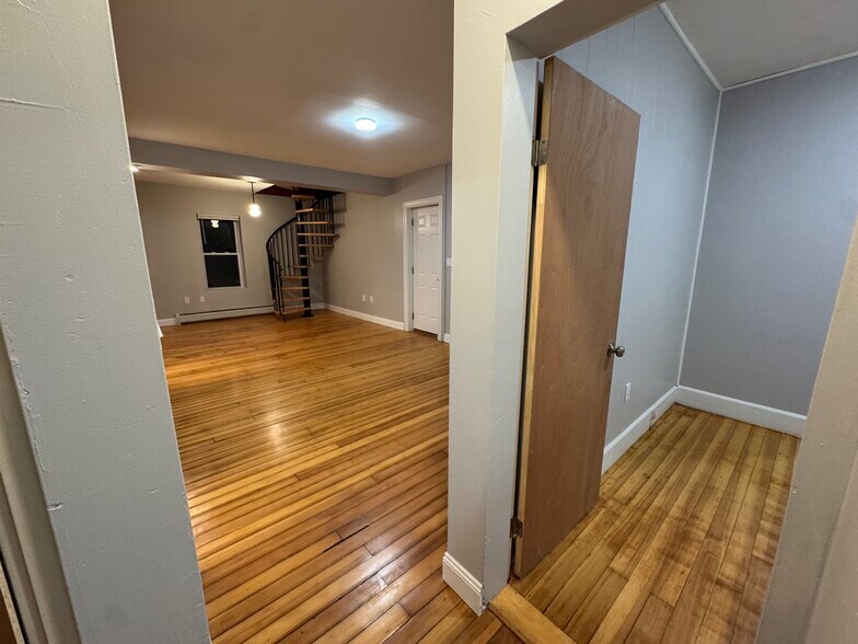 Building Photo - 70 Edwards St