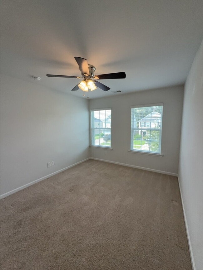 Building Photo - 838 Redbud Ln