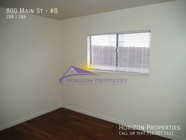 Building Photo - Remodeled 2 Bed 1 Bath Triplex Unit in Wes...