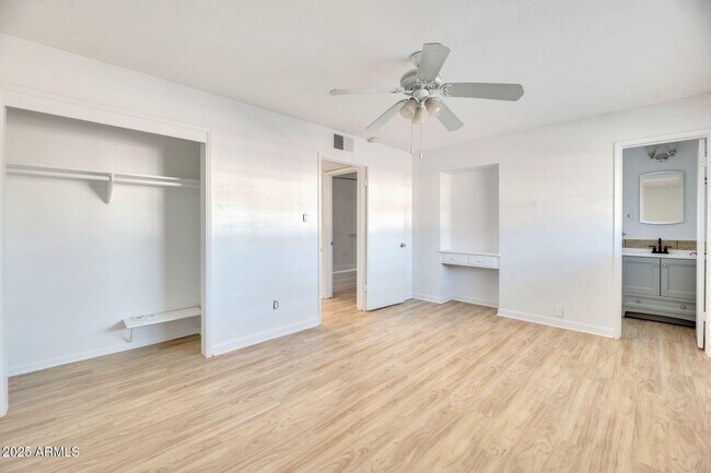 Building Photo - 4521 N 75th Pl
