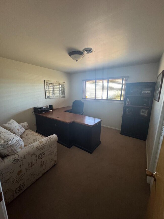 Building Photo - 822 Moose St