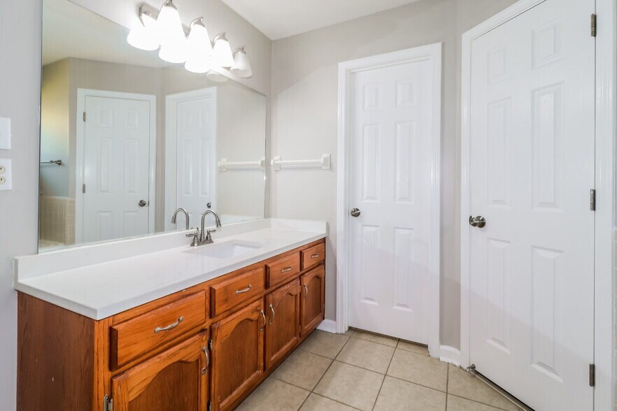 Building Photo - 3926 Pecan Trace Cove
