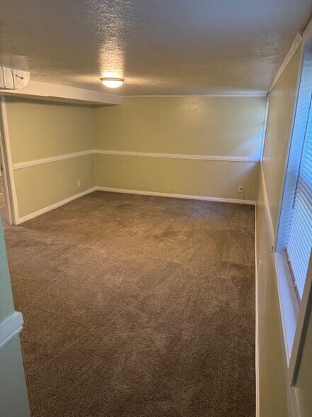 Building Photo - 277 N 8th W