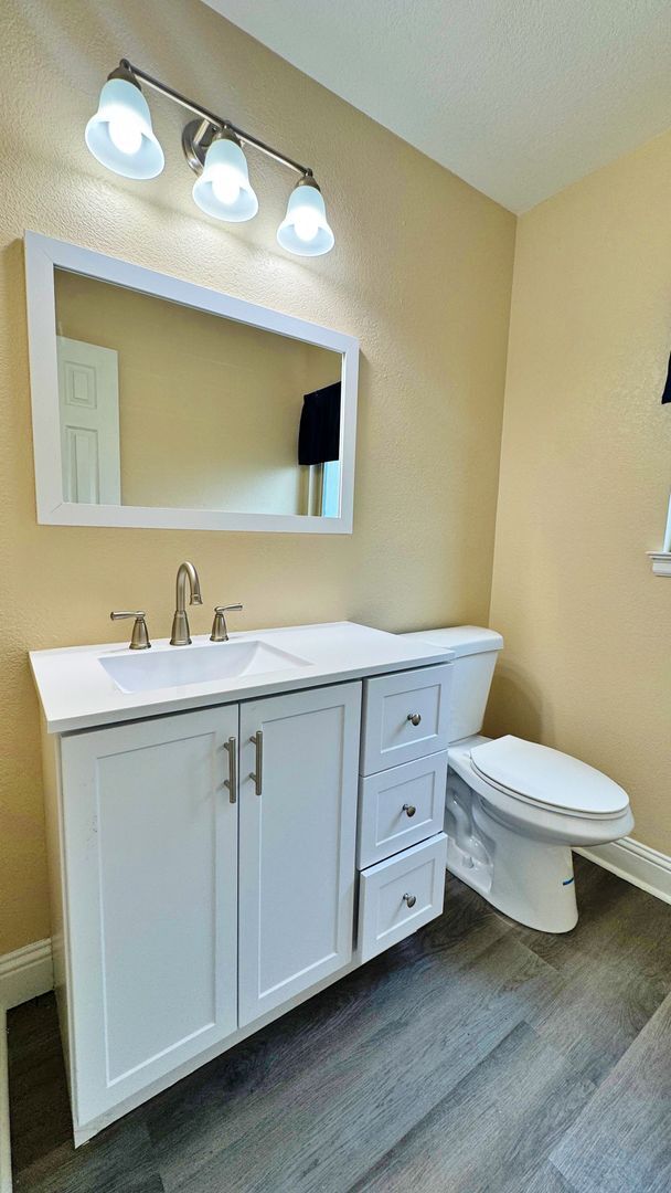 Building Photo - Welcome to this Fantastic 4 Bed 2.5 Bath i...