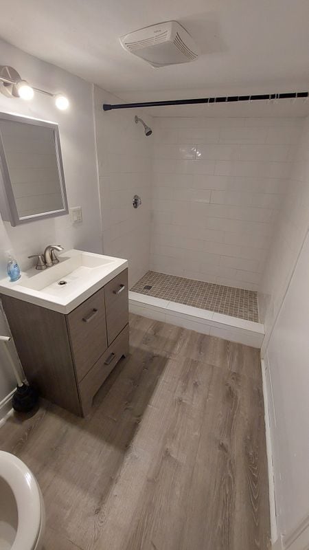 Building Photo - 47 Clifford St