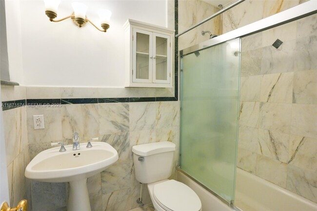 Building Photo - 355 Redwood Ln