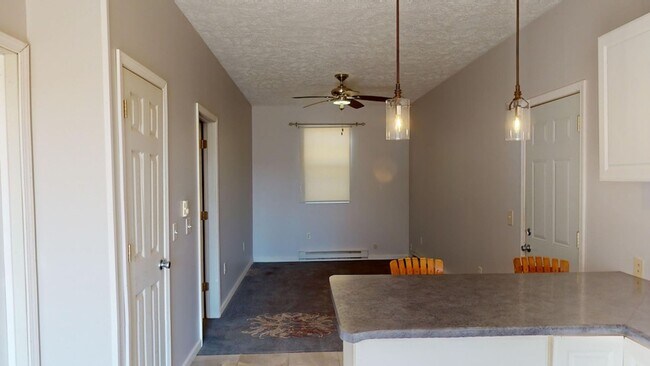 Building Photo - Beautiful county home, ranch with extra bu...