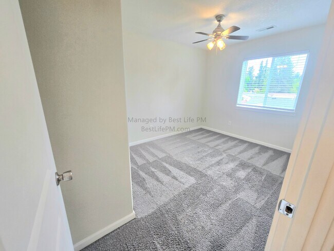 Building Photo - 17923 SW Niks Dr