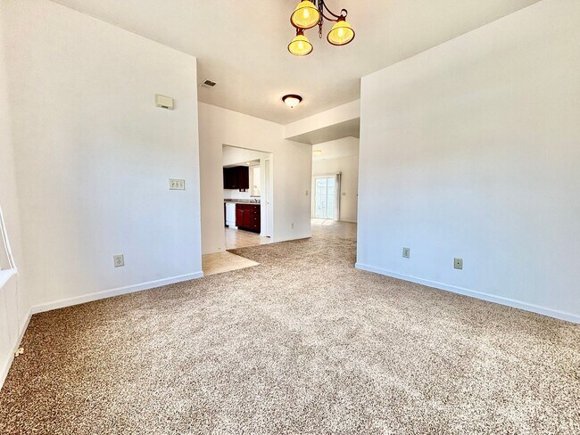 Building Photo - 3 Bedrooms, 2.5 Baths, and a Secret Agent Garage!