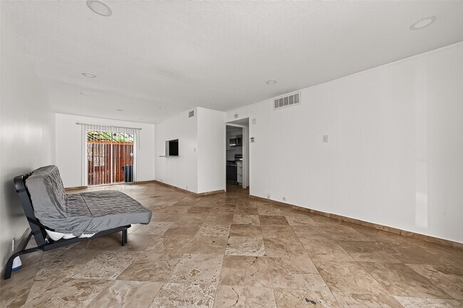 Building Photo - 3303 W Greenridge Dr