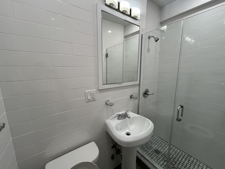 Building Photo - 20 Beekman Pl