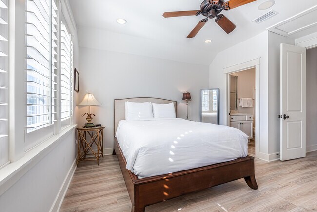 Building Photo - 2442 Bungalo Ln