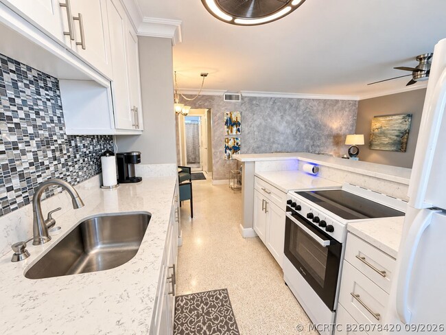 Building Photo - 4541 N Ocean Dr