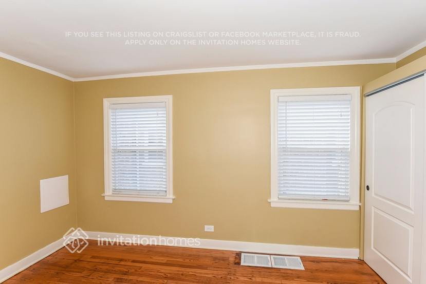 Building Photo - 9625 S Maplewood Ave