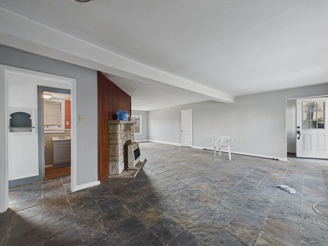 Building Photo - 1334 W 21st St