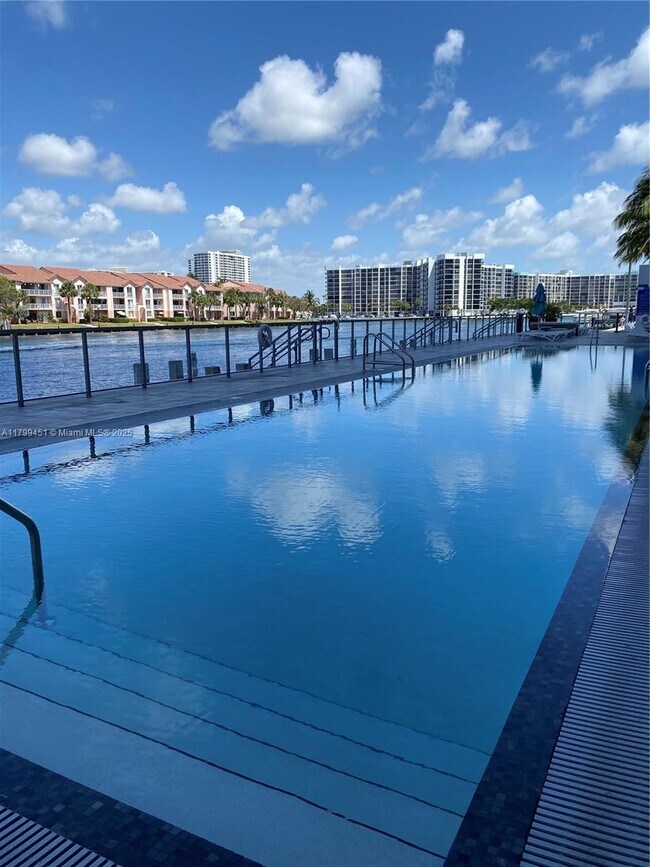 Building Photo - 4010 S Ocean Dr