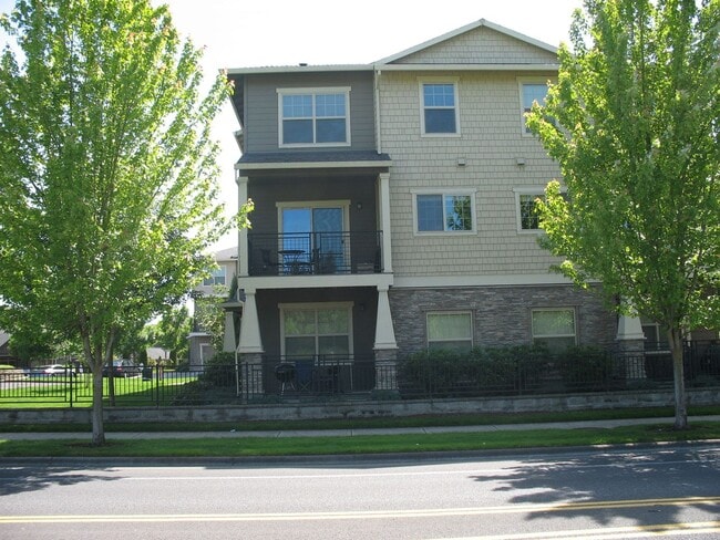 Building Photo - Beaverton Luxury Condo - Tanasbourne area